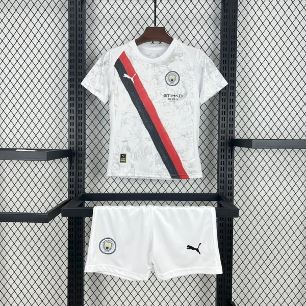 Kit Enfant Manchester City Blanc 2025/2026 — devant Kit Enfant Manchester City Blanc 2025/2026 — devant