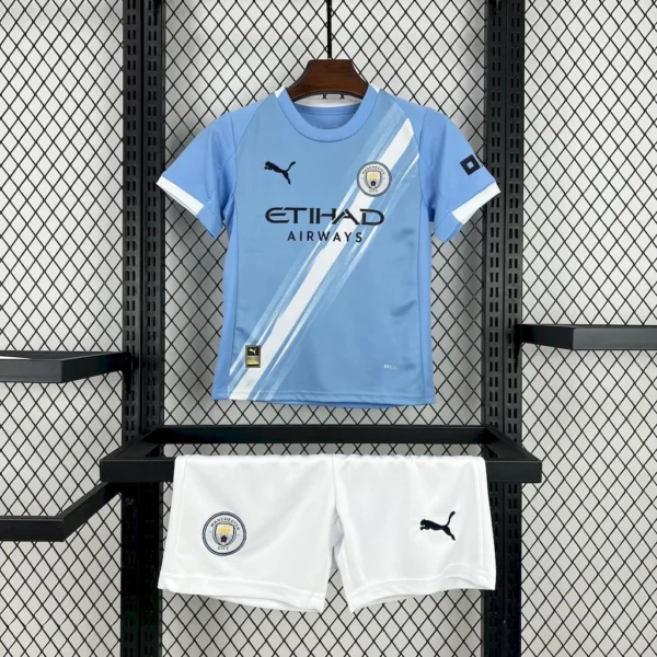 Kit Enfant Manchester City Bleu Ciel 2025/2026 — devant